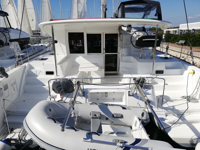 Sukošan Catamaran 6 cabin 12 berths 12 guests 11.74 m Listing Number: #412