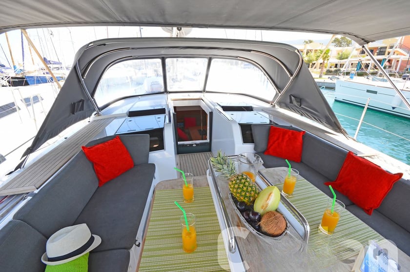 Kos Zeilboot Cabine 6  11  slaapplaatsen 12  gasten 14.85 m Lijstnummer: #4130 5