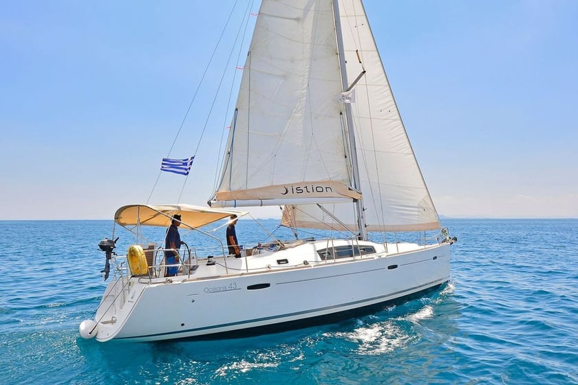 Athen Segelboot 4 Kabine 8 Liegeplätze 8 Gäste 13.13 m Nummer des Inserats: #4132