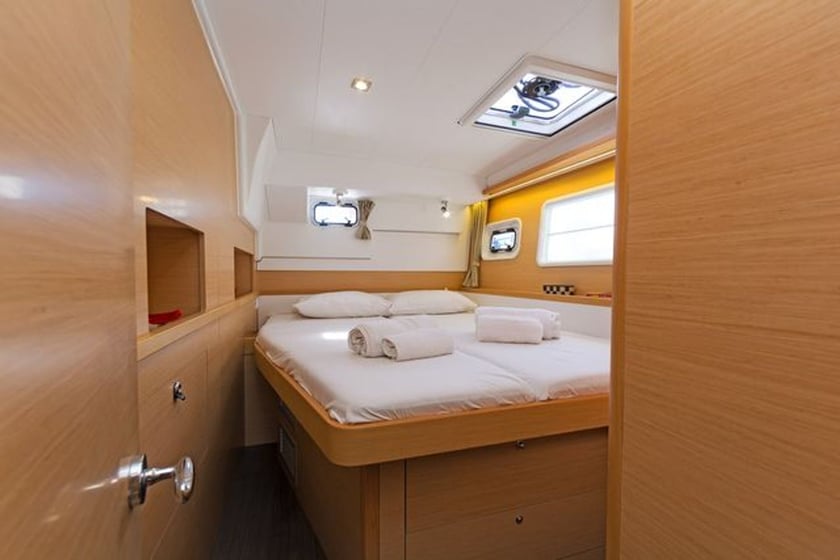 Lavrion Catamaran 6 cabin 10 berths 10 guests 11.97 m Listing Number: #4144 5