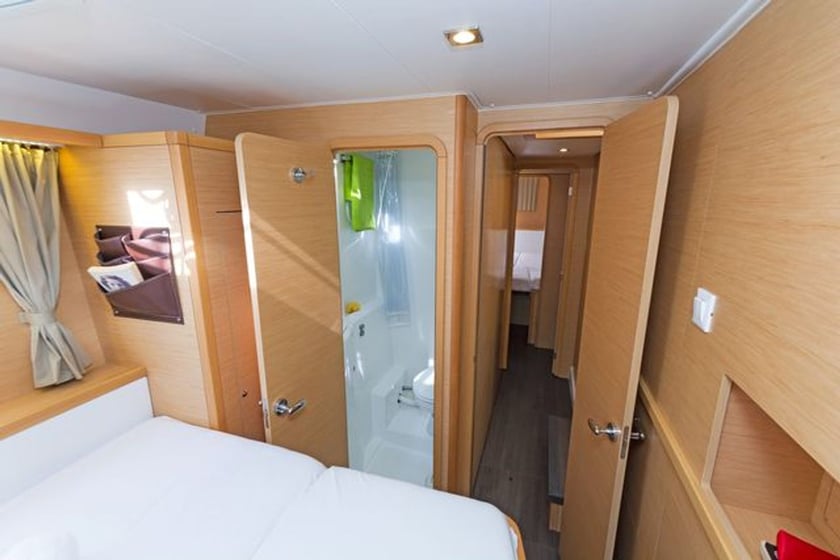 Lavrion Catamaran 6 cabin 10 berths 10 guests 11.97 m Listing Number: #4144 4