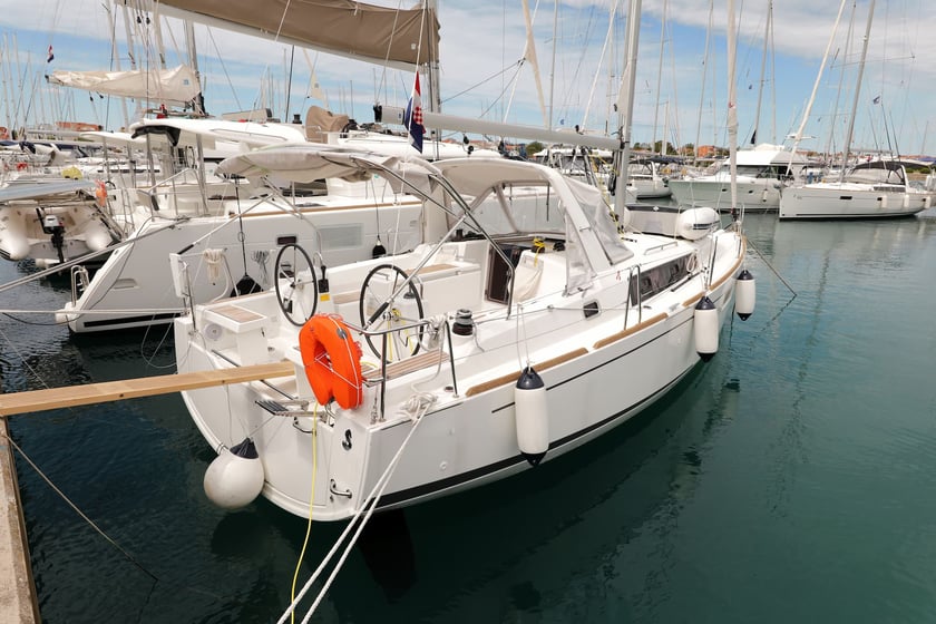 Sukošan Sailboat 3 cabin 8 berths 8 guests 10.45 m Listing Number: #416