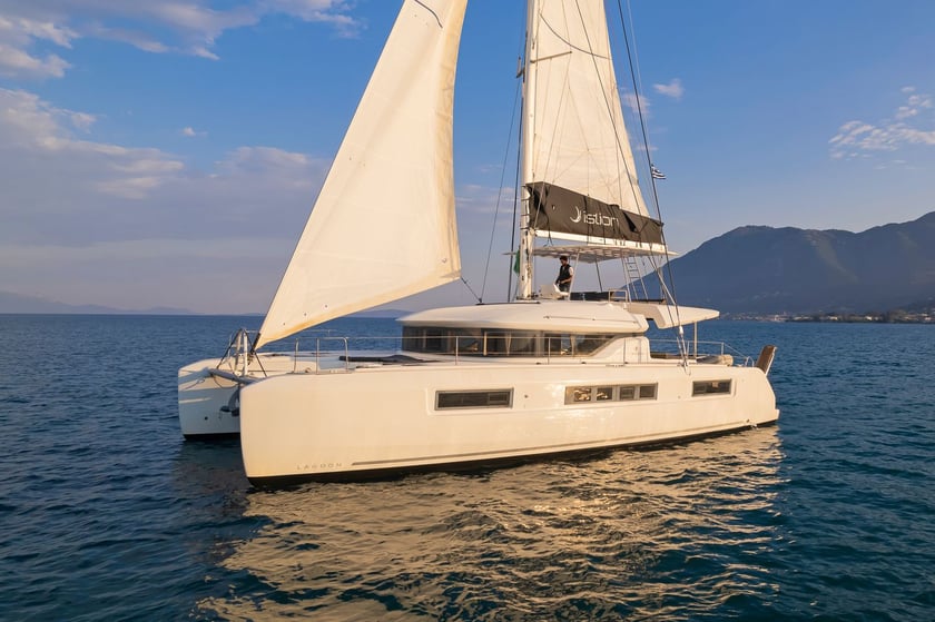 Lefkada Catamaran Cabine 8  Couchettes 12  Invités 12  14.75 m Numéro de l'annonce: #4165 5