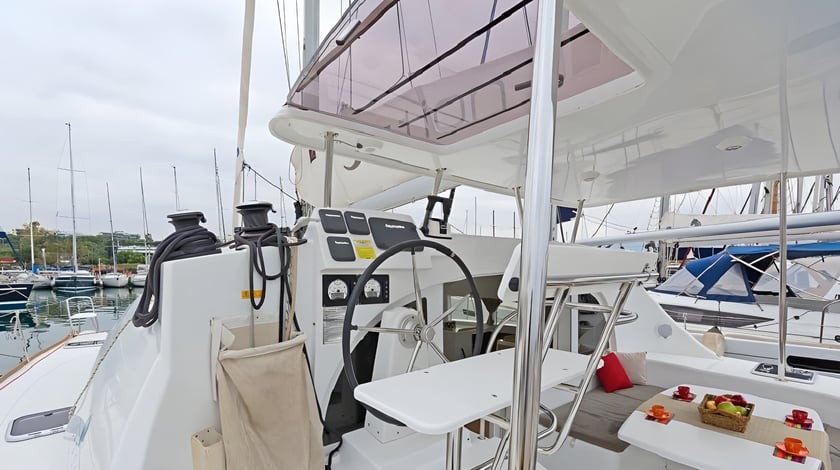 Lavrion Catamarano cabina 6  cuccette 10  10  ospiti 11.55 m Numero dell'inserzione: #4166 3