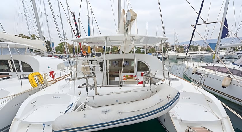 Lavrion Catamarano cabina 6  cuccette 10  10  ospiti 11.55 m Numero dell'inserzione: #4166