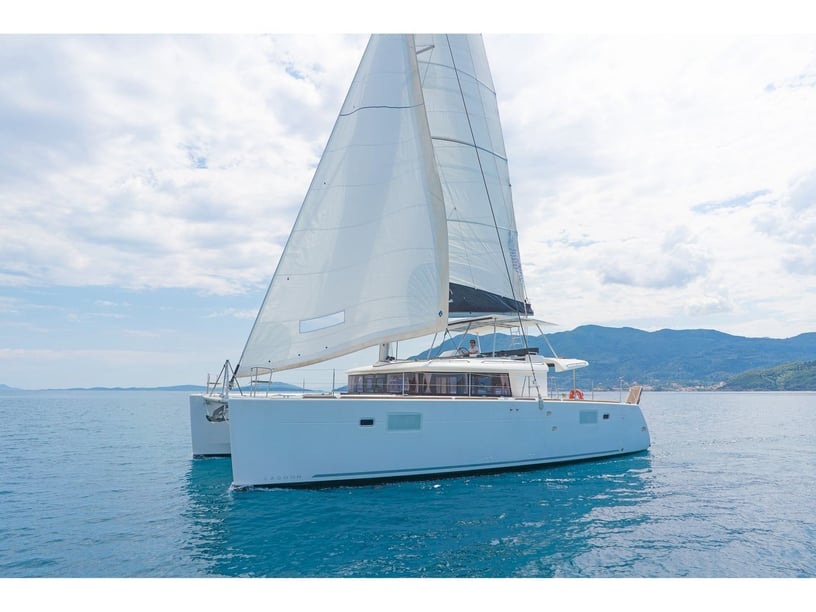 Kos Catamaran Cabine 6  Couchettes 10  Invités 12  13.96 m Numéro de l'annonce: #4169