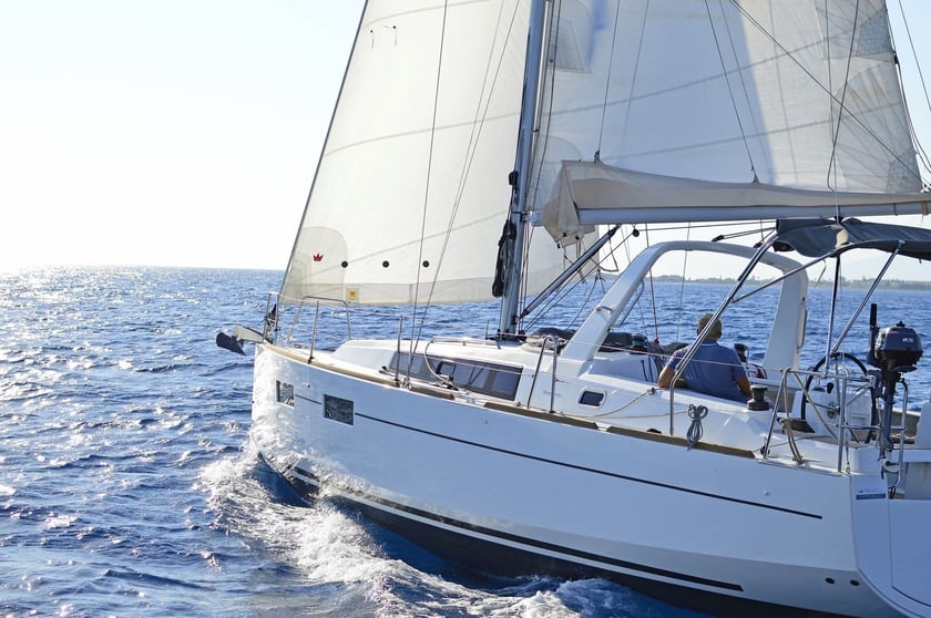 Kos Velero Cabina 3  6  literas 6  invitados 9.99 m Número de anuncio: #4185 4