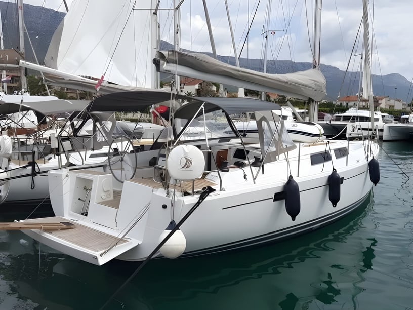 Primošten Velero Cabina 3  8  literas 8  invitados 12.4 m Número de anuncio: #4218