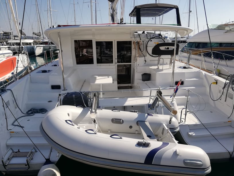 Sukošan Catamaran 6 cabin 12 berths 12 guests 11.74 m Listing Number: #425