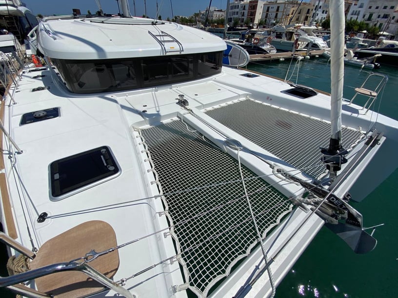 Ibiza Catamaran 4 cabin 11 berths 11 guests 11.74 m Listing Number: #4330 5