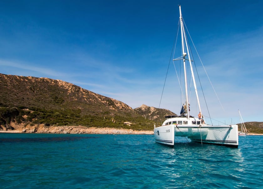 Cagliari Catamaran Cabine 4  Couchettes 8  Invités 10  12.5 m Numéro de l'annonce: #4372 3