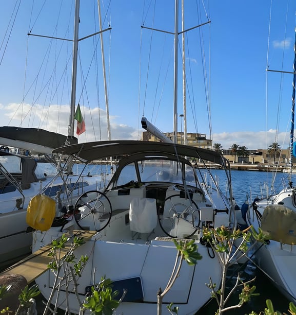 Cagliari Zeilboot Cabine 4  10  slaapplaatsen 10  gasten 13.76 m Lijstnummer: #4373