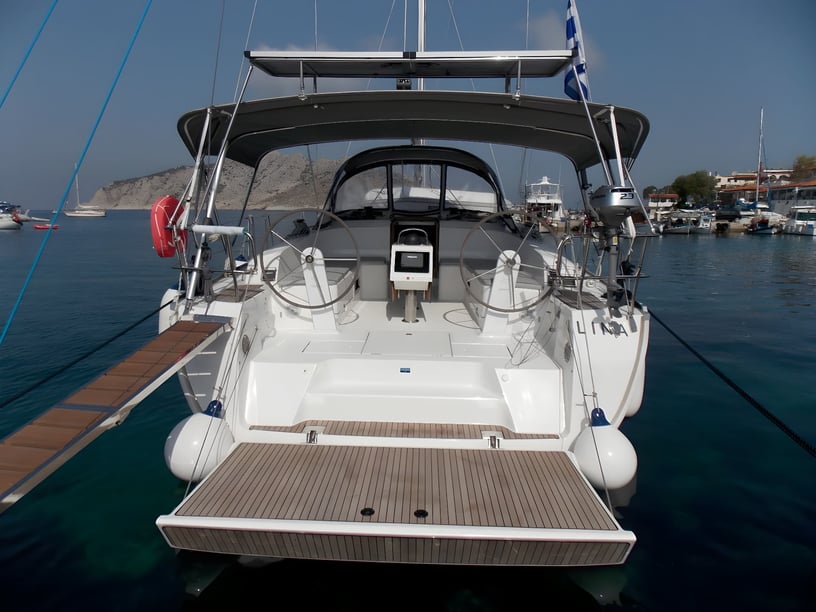 Athens Sailboat 4 cabin 9 berths 9 guests 14.4 m Listing Number: #4399 3