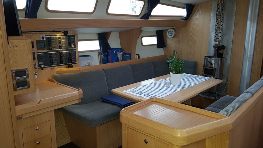 Longyearbyen Zeilboot Cabine 4  8  slaapplaatsen 6  gasten 13.8 m Lijstnummer: #4413 2
