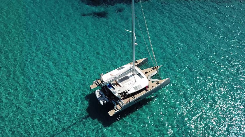 Martinique Catamaran 4 cabin 8 berths 8 guests 16 m Listing Number: #446 5