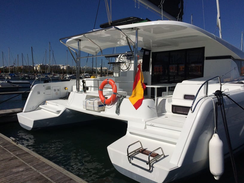 Sant Antoni de Portmany Katamaran 4 kabin Konaklama 8 kişi Seyir 10 kişi 12.8 m İlan No: #4501 3