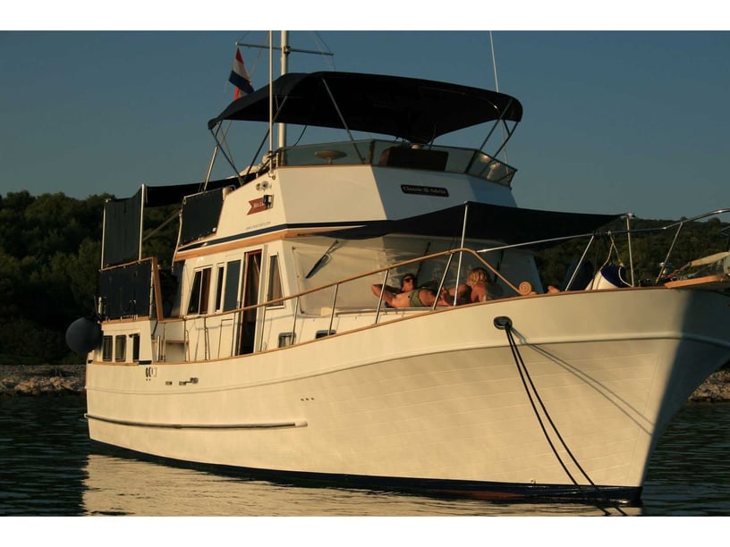 Zadar Motorboat 3 cabin 8 berths 8 guests 13.1 m Listing Number: #4582