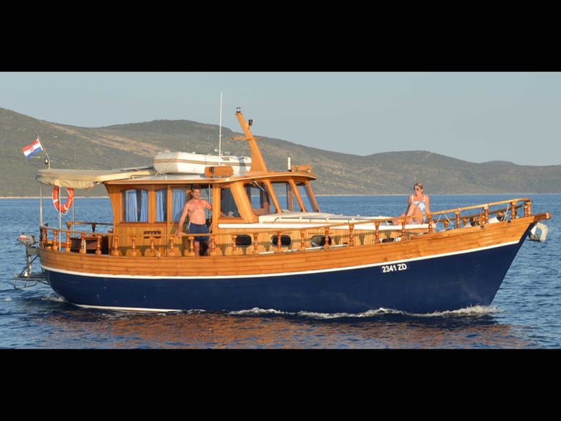 Zadar Motorboat 3 cabin 7 berths 7 guests 13.5 m Listing Number: #4583 2