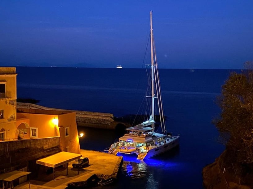 Capo d'Orlando Catamarano cabina 4  cuccette 8  13  ospiti 18.9 m Numero dell'inserzione: #4600