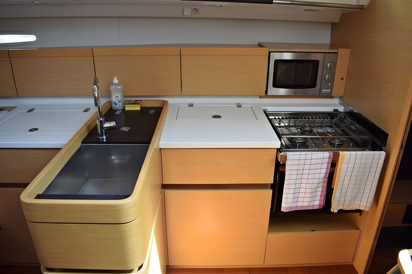 Kaštel Gomilica Velero Cabina 3  8  literas 8  invitados 14.07 m Número de anuncio: #4609 4