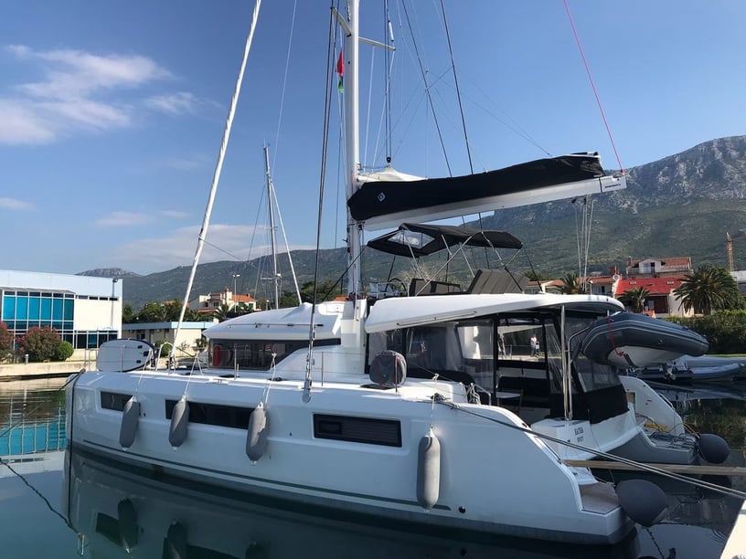 Kaštel Gomilica Catamaran Cabine 7  13  slaapplaatsen 13  gasten 15.54 m Lijstnummer: #4641 5