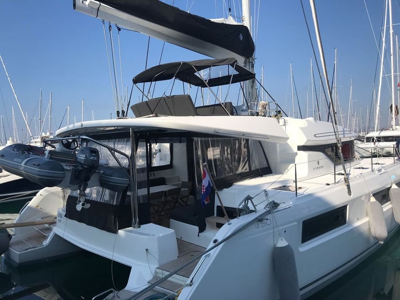 Kaštel Gomilica Catamaran Cabine 7  13  slaapplaatsen 13  gasten 15.54 m Lijstnummer: #4641 4