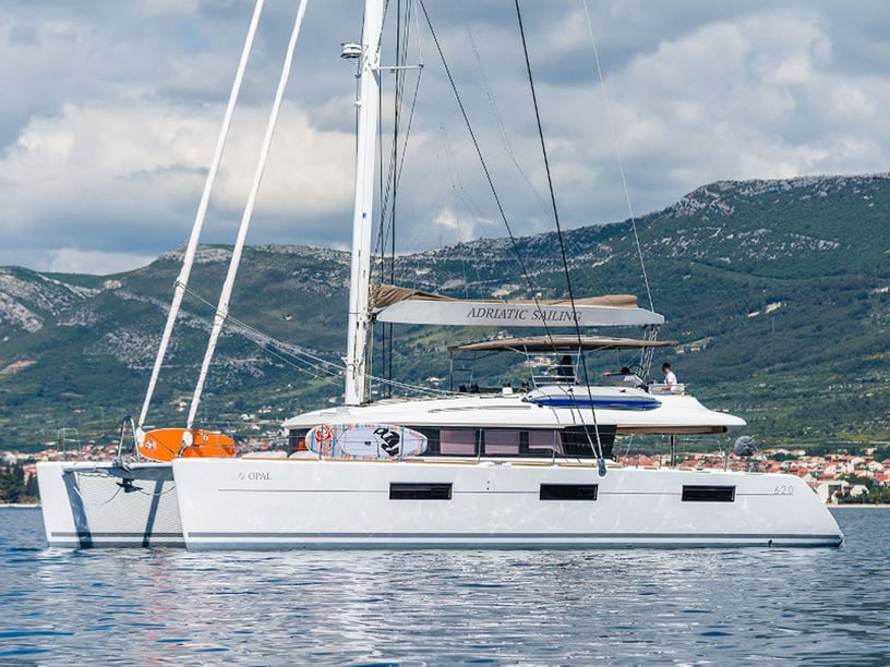 Kaštel Gomilica Catamaran Cabine 5  Couchettes 10  Invités 10  18.9 m Numéro de l'annonce: #4644