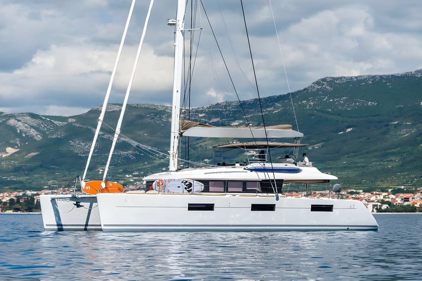 Kaštel Gomilica Catamaran Cabine 5  Couchettes 10  Invités 10  18.9 m Numéro de l'annonce: #4644