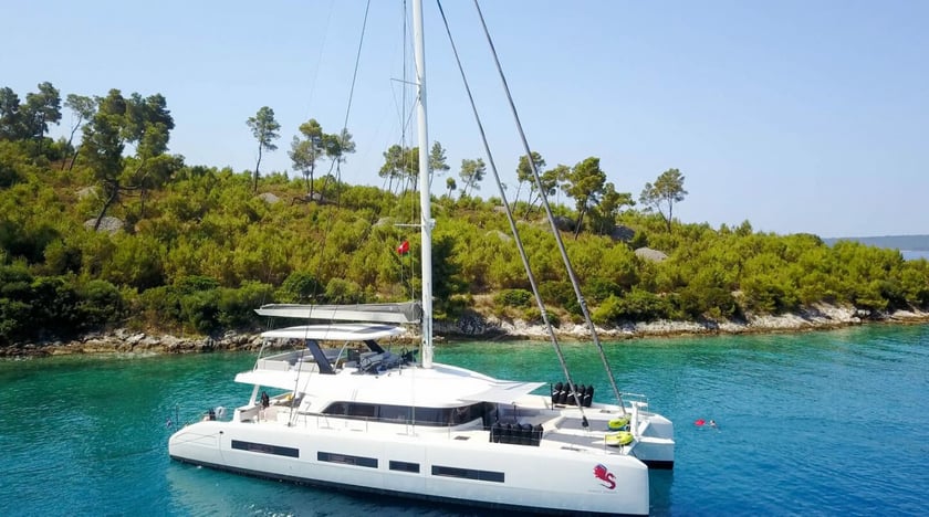 Kaštel Gomilica Catamaran Cabine 4  Couchettes 8  Invités 8  23.28 m Numéro de l'annonce: #4649