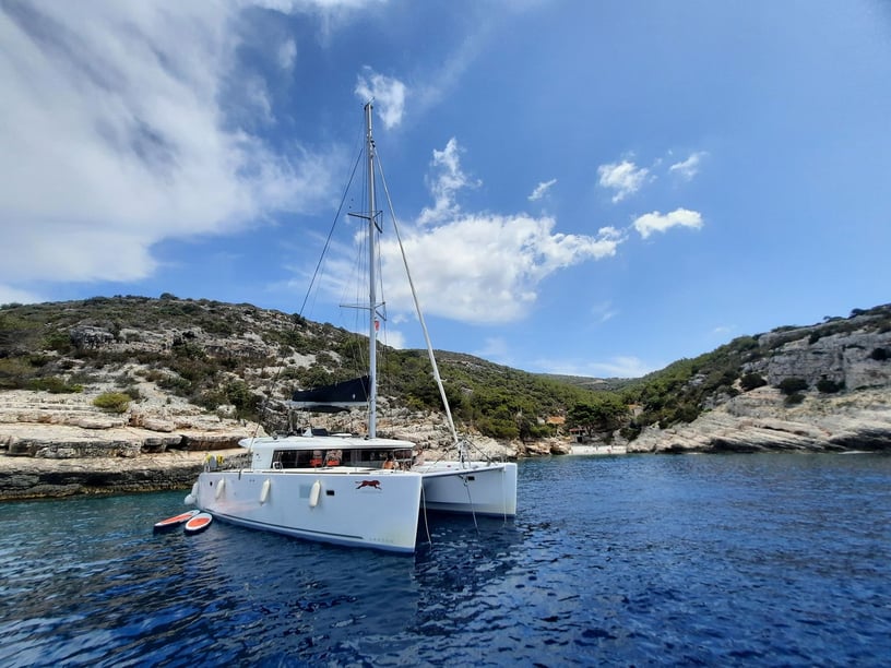 Kaštel Gomilica Catamarán Cabina 4  8  literas 10  invitados 13.96 m Número de anuncio: #4650