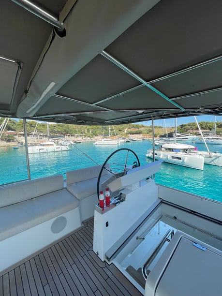 Kaštel Gomilica Catamaran Cabine 5  Couchettes 10  Invités 10  18.9 m Numéro de l'annonce: #4655 5