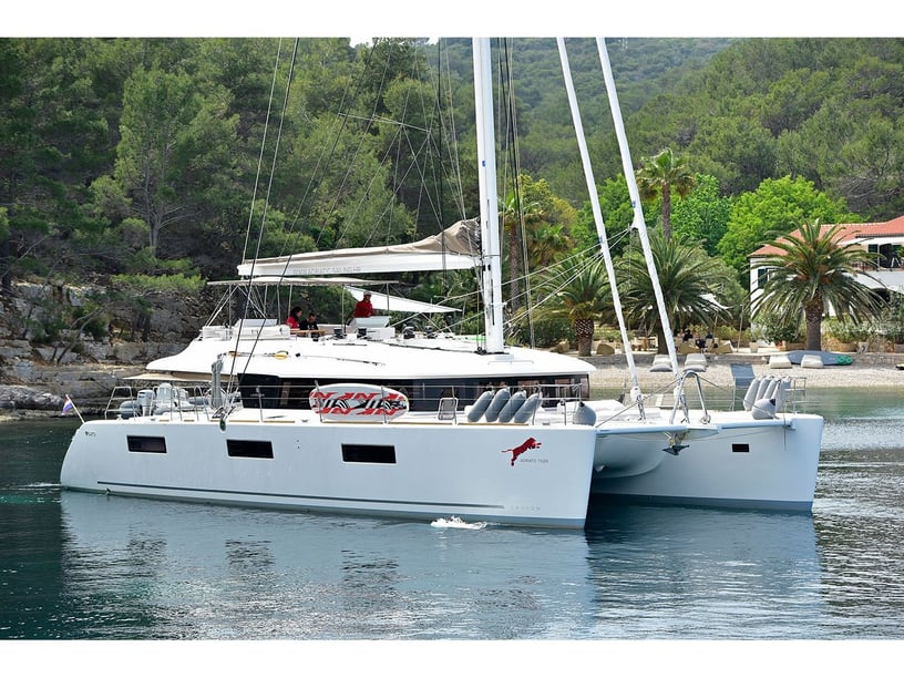 Kaštel Gomilica Catamaran Cabine 5  Couchettes 10  Invités 10  18.9 m Numéro de l'annonce: #4655