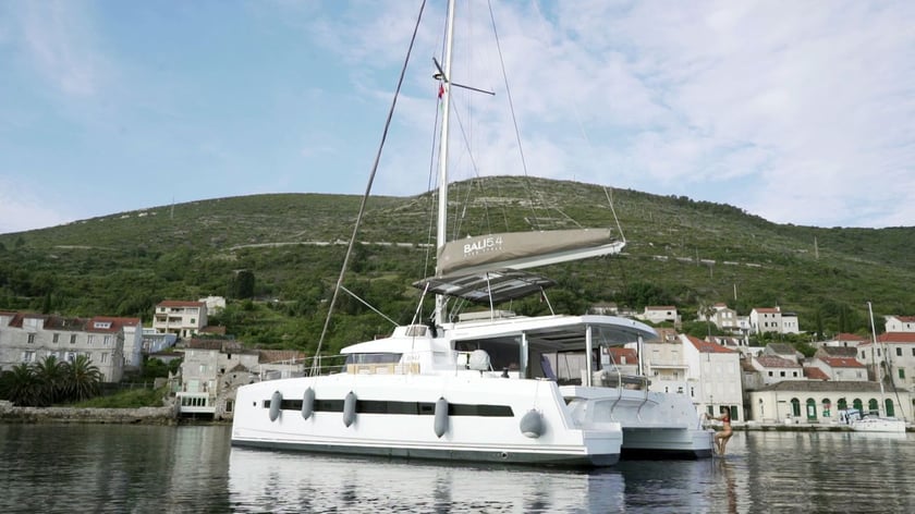 Kaštel Gomilica Catamaran Cabine 6  Couchettes 12  Invités 12  16.8 m Numéro de l'annonce: #4662 4