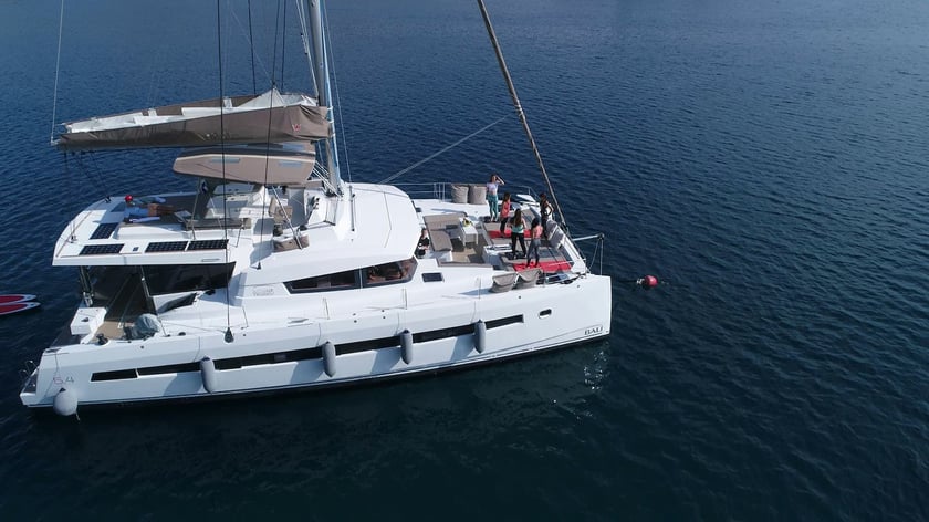 Kaštel Gomilica Catamaran Cabine 6  Couchettes 12  Invités 12  16.8 m Numéro de l'annonce: #4662 4