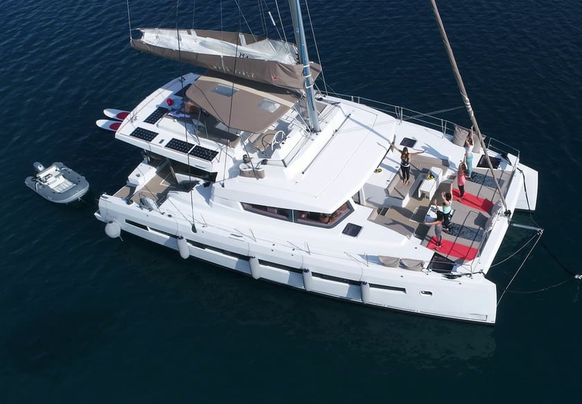 Kaštel Gomilica Catamaran Cabine 6  Couchettes 12  Invités 12  16.8 m Numéro de l'annonce: #4662