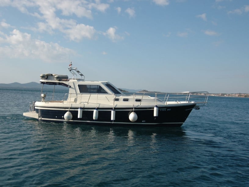 Sukošan Motoscafo cabina 3  cuccette 7  7  ospiti 10.8 m Numero dell'inserzione: #4700