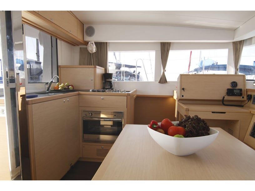 Preveza Catamaran 6 cabin 10 berths 10 guests 11.74 m Listing Number: #4714 2