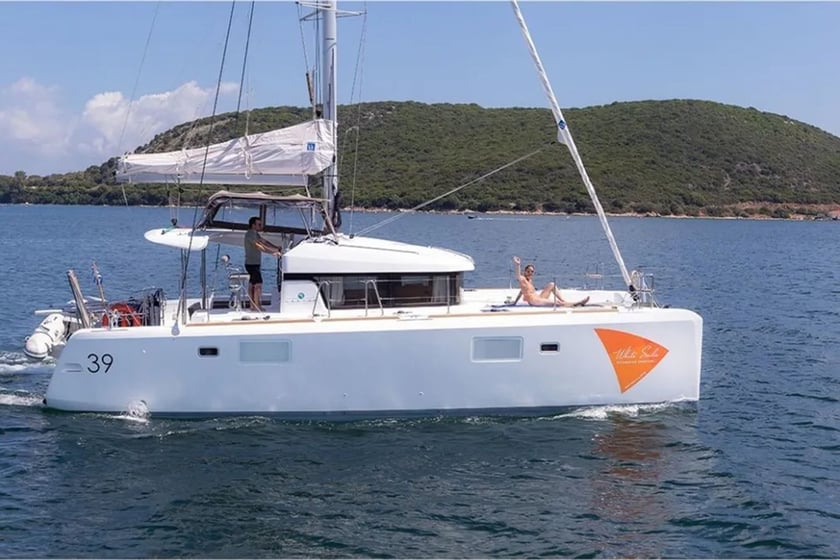 Preveza Catamaran 6 cabin 10 berths 10 guests 11.74 m Listing Number: #4714 3
