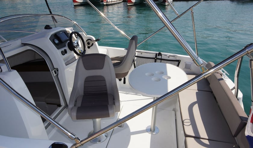 Trogir Motorboot Cabine 1  2  slaapplaatsen 5  gasten 5.48 m Lijstnummer: #4737 3