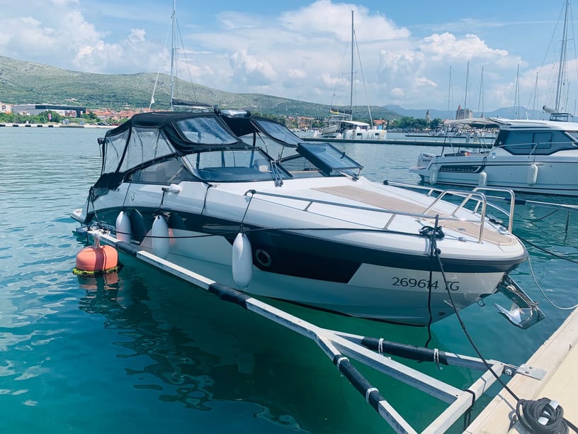 Trogir Motorboot Cabine 1  2  slaapplaatsen 6  gasten 7.56 m Lijstnummer: #4738 4