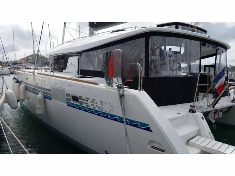 Martinique Catamaran 6 cabin 10 berths 10 guests 13.96 m Listing Number: #4742