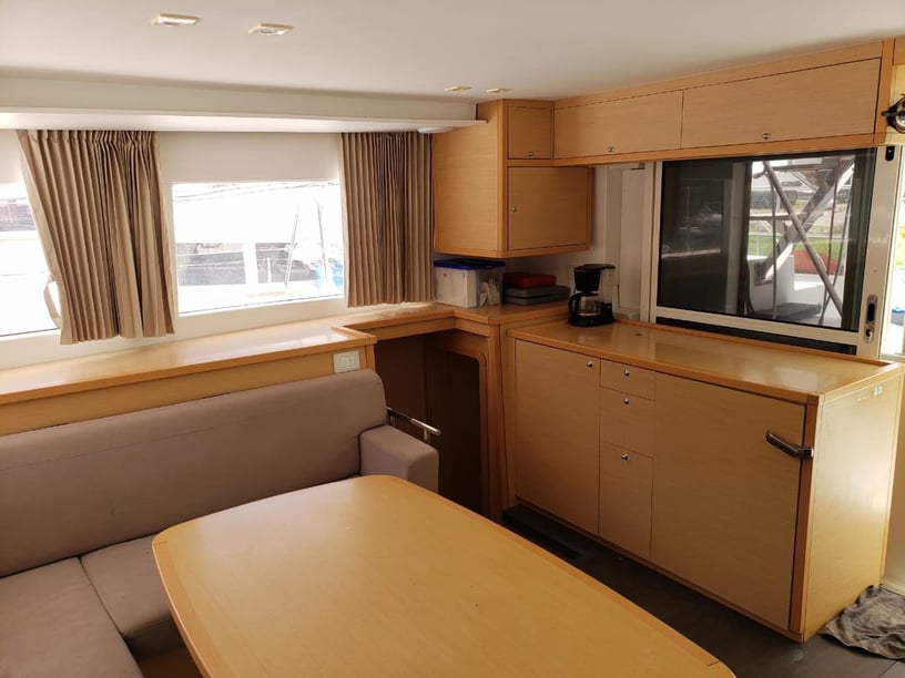 Martinique Catamaran 5 cabin 9 berths 9 guests 13.96 m Listing Number: #4743 2