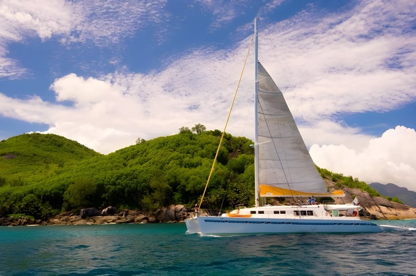 Mahé, Victoria Catamaran Cabine 12  Couchettes 24  Invités 24  23.88 m Numéro de l'annonce: #4744 5