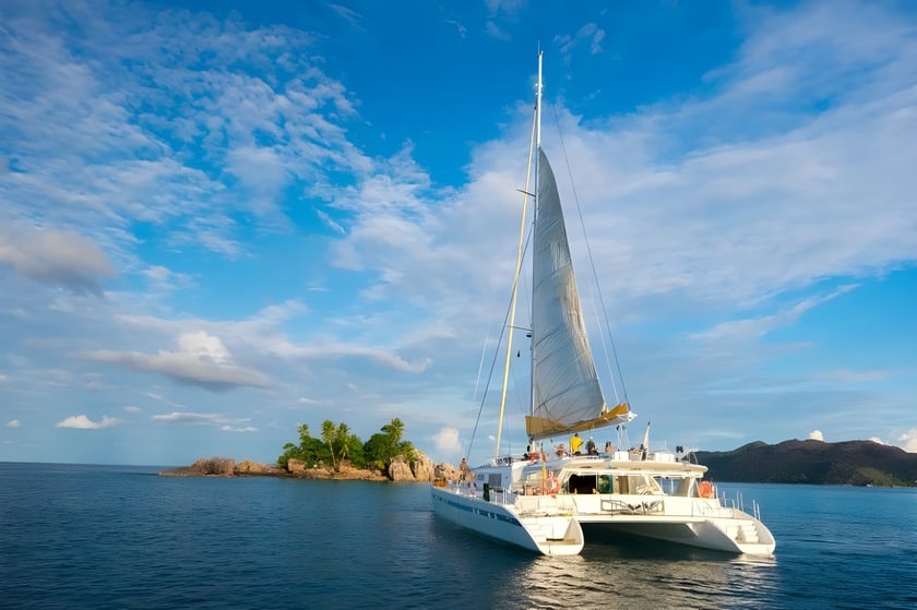 Mahé, Victoria Catamaran Cabine 12  Couchettes 24  Invités 24  23.88 m Numéro de l'annonce: #4744