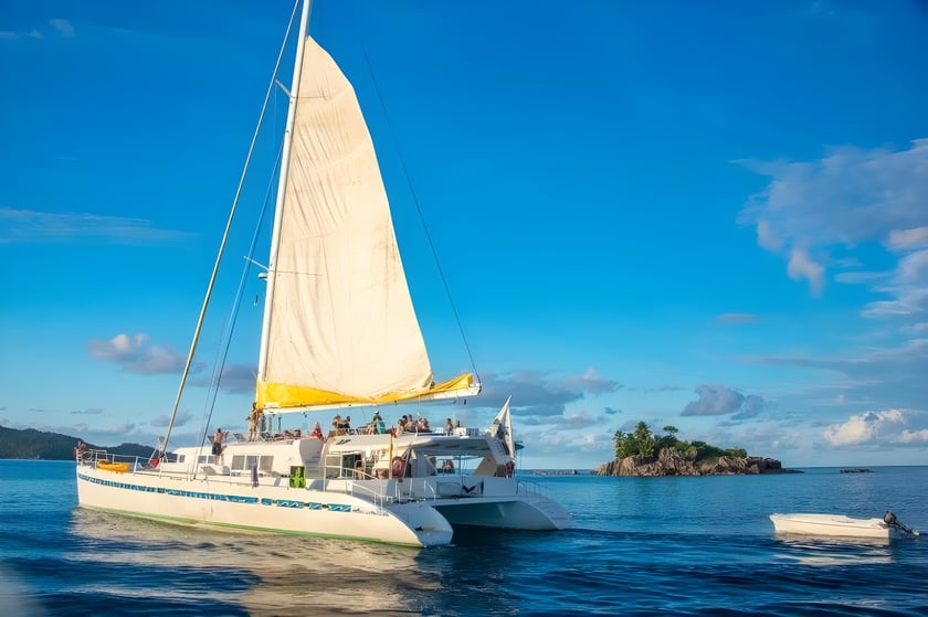 Mahé, Victoria Catamaran Cabine 12  Couchettes 24  Invités 24  23.88 m Numéro de l'annonce: #4744 4