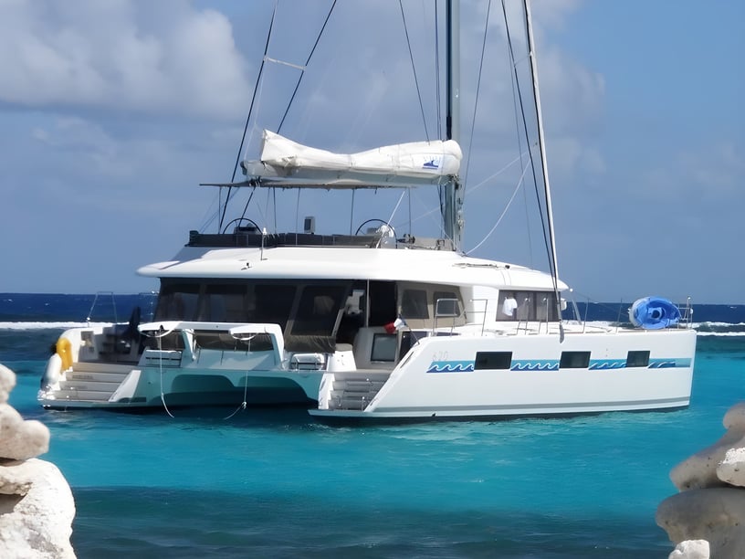 Martinique Catamaran 6 cabin 12 berths 12 guests 18.9 m Listing Number: #4750 3