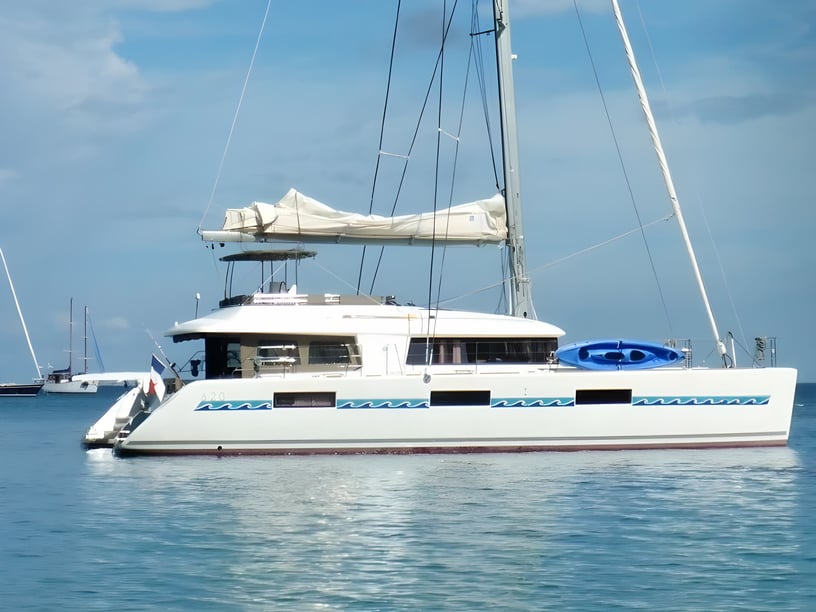 Martinique Catamaran 6 cabin 12 berths 12 guests 18.9 m Listing Number: #4750 4