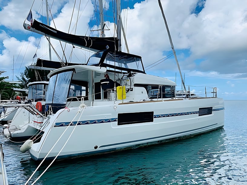 Pointe à Pitre Catamaran Cabine 6  10  slaapplaatsen 10  gasten 12.8 m Lijstnummer: #4756