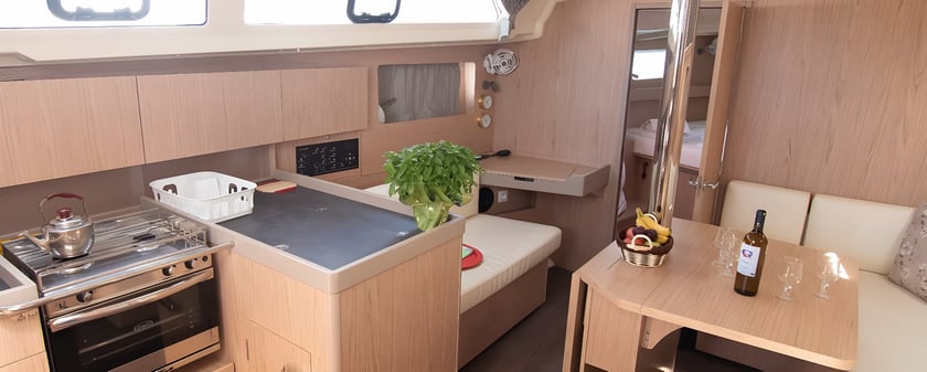 Lefkada Sailboat 3 cabin 8 berths 8 guests 12.43 m Listing Number: #478 5