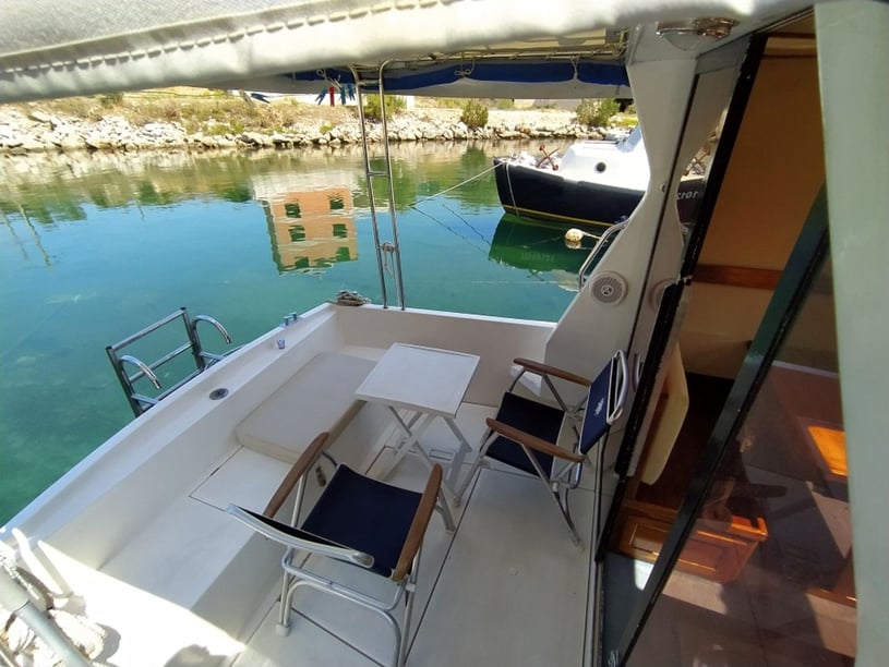 Brbinj Motorboat 2 cabin 4 berths 4 guests 8.8 m Listing Number: #4832 5